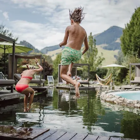 Hotell Familien 4*