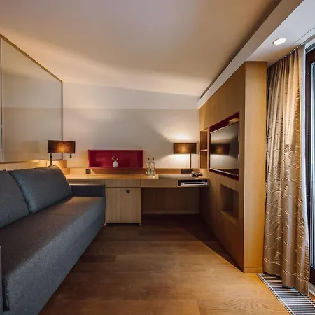 Familien ホテル ザールバッハ・ヒンターグレム