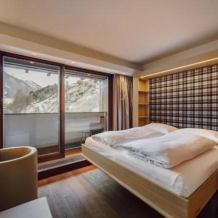 Familien ホテル 4*